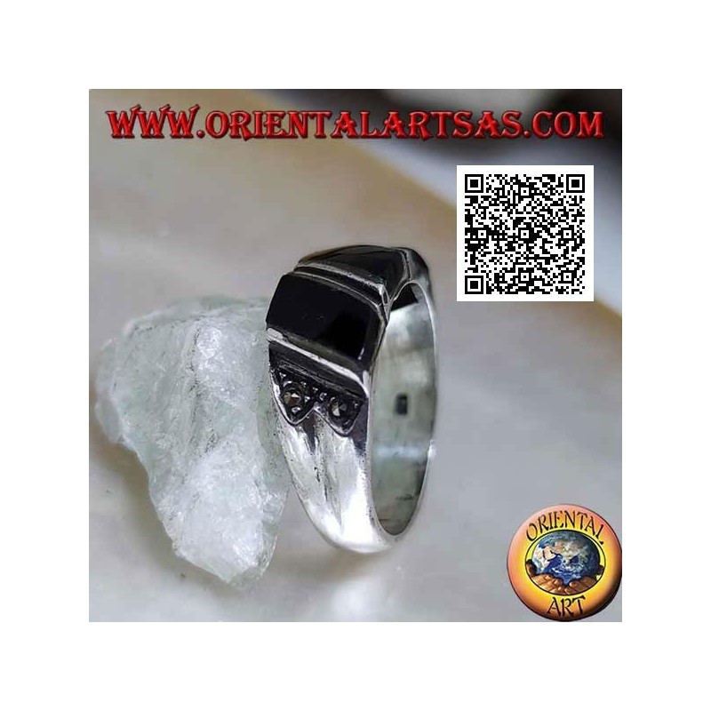Anello in argento con tre fasce oblique di onice e marcassite sui lati