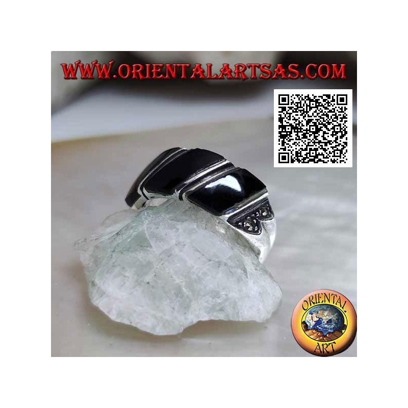 Silberring mit drei schrägen Bändern aus Onyx und Markasit an den Seiten