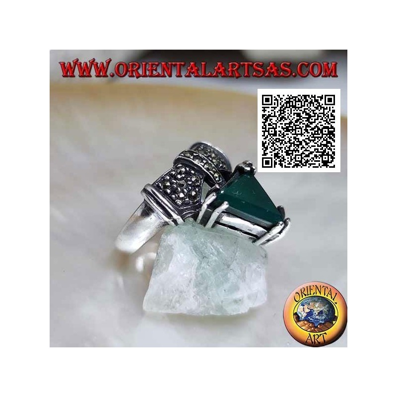 Bague en argent avec décorations en marcassite et ensemble triangle en agate verte