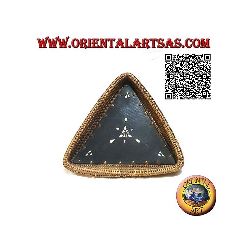 Svuotatasche vassoio triangolare di Lombok in legno di mogano, bordo in midollino e intarsi in madreperla (piccolo)