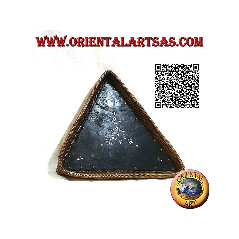 Svuotatasche vassoio triangolare di Lombok in legno di mogano, bordo in midollino e intarsi in madreperla (grande)