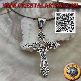 Pendentif croix byzantine en argent à décor ajouré et terminaisons en forme de lys
