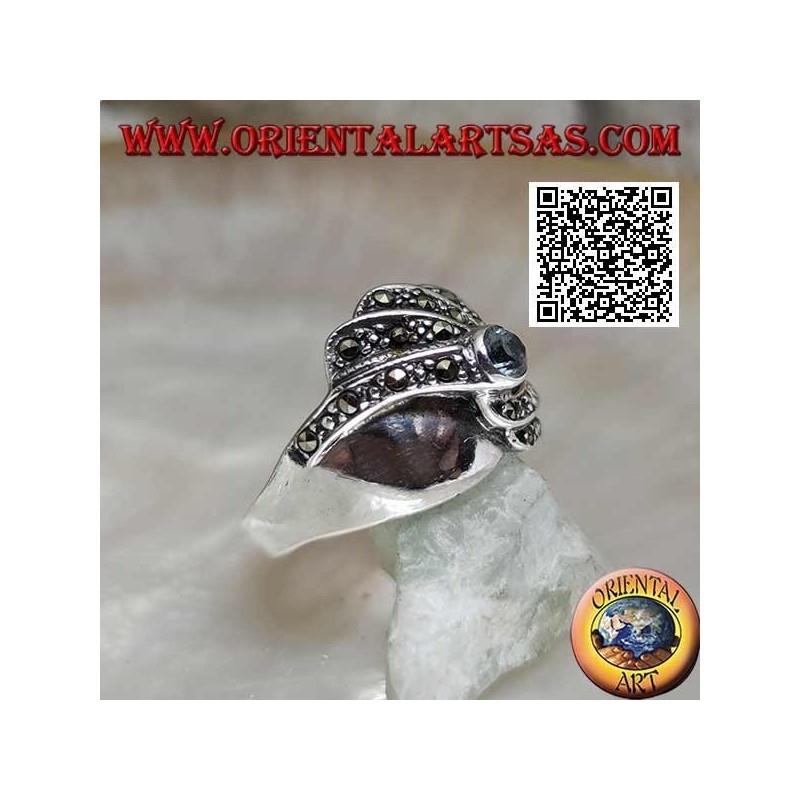 Bague en argent avec aigue-marine naturelle ronde et lignes ondulées de marcassite