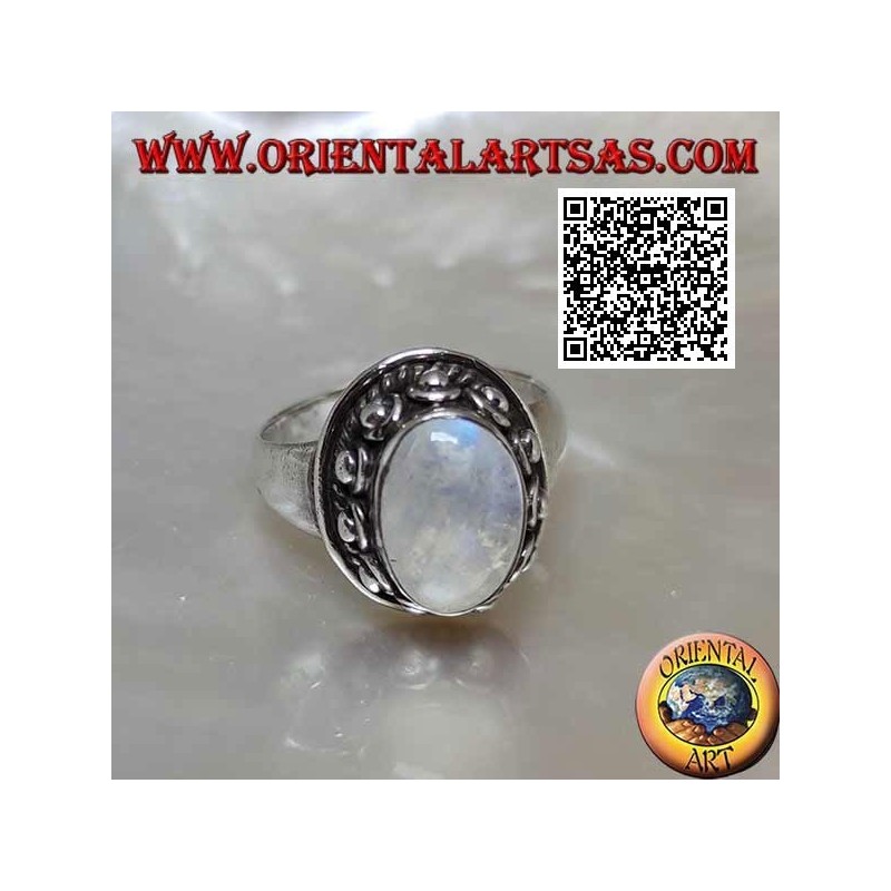 Bague en argent avec pierre de lune ovale entourée d'entrelacs et boule dans le beignet