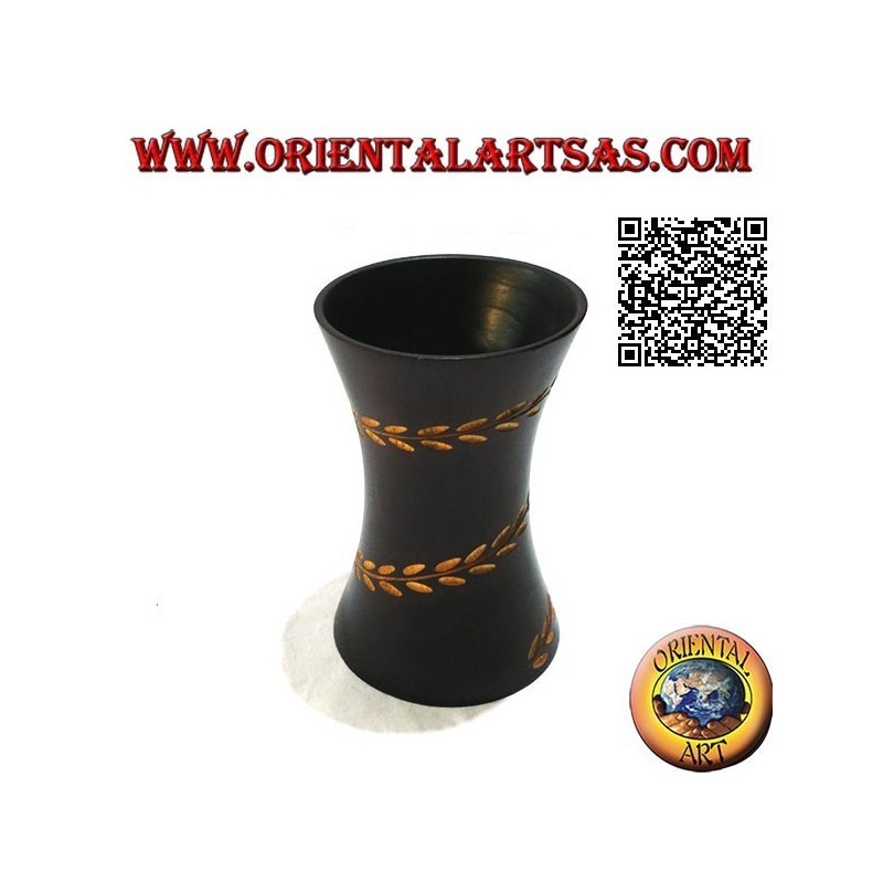 Florero cilíndrico cóncavo con línea floral grabada a mano en madera de caoba de 15 cm