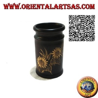 Zylindrischer Stifthalter aus Mahagoniholz ​​mit einem Paar handgravierter 12-cm-Sonnenblumen