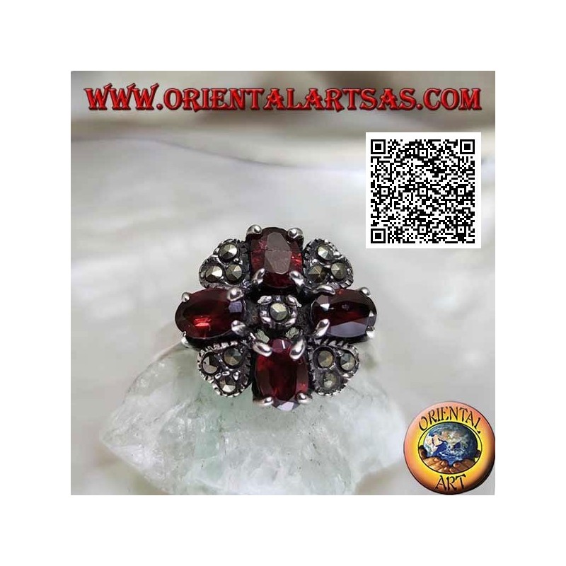 Anillo de plata con cruz de Malta con granates ovalados naturales engastados y marcasita en el medio