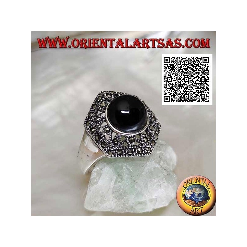 Bague hexagonale en argent à décor ajouré parsemée de marcassite avec onyx rond central