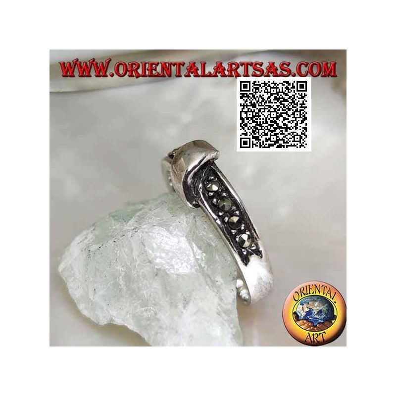 Anillo de plata en banda de marcasita con alambre enrollado en el centro