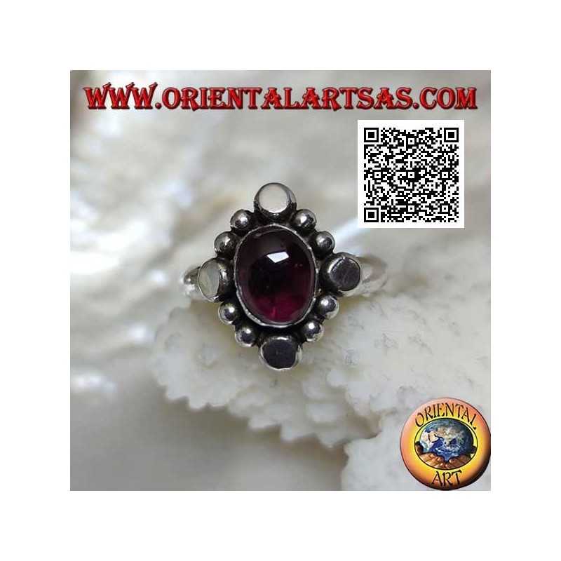 Bague en argent avec cabochon ovale grenat entouré de clous et boules en alternance