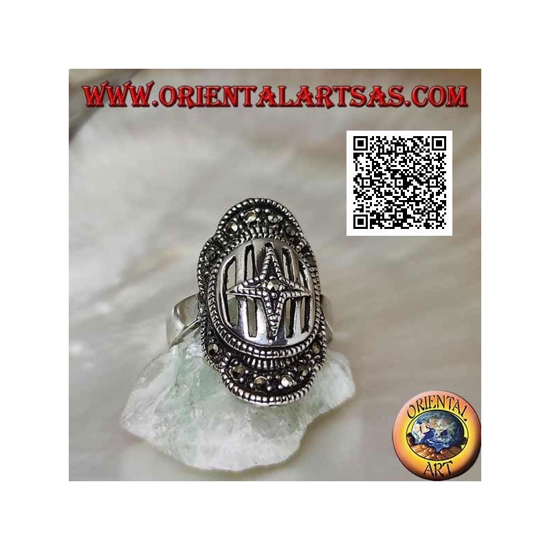 Bague en argent bouclier médiéval avec croix sur barreaux cloutés de marcassite