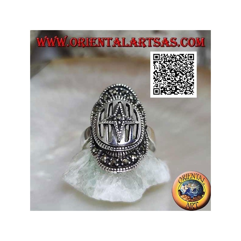 Bague en argent bouclier médiéval avec croix sur barreaux cloutés de marcassite