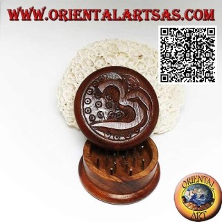 Tobacco grinder in mahogany wood with carved Sanskrit Hindu word Om "ॐ" 5 cm Ø