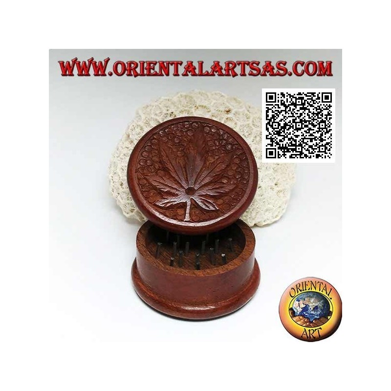 Tobacco grinder in mahogany wood with carved cannabis leaf, 5 cm Ø