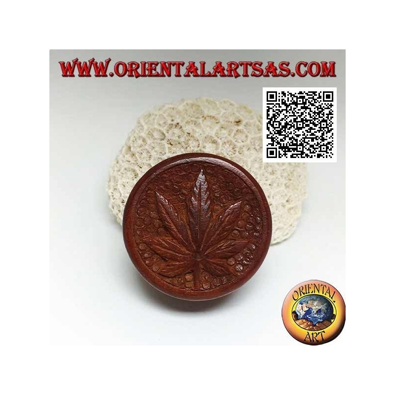 Tobacco grinder in mahogany wood with carved cannabis leaf, 5 cm Ø
