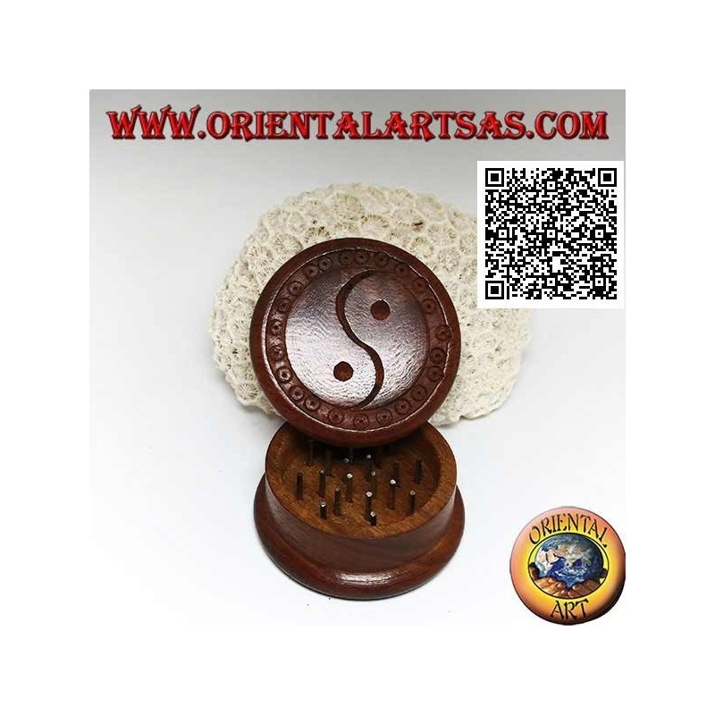 Moulin à tabac en bois d'acajou avec symbole taoïste sculpté "Yin Yang", 5 cm Ø