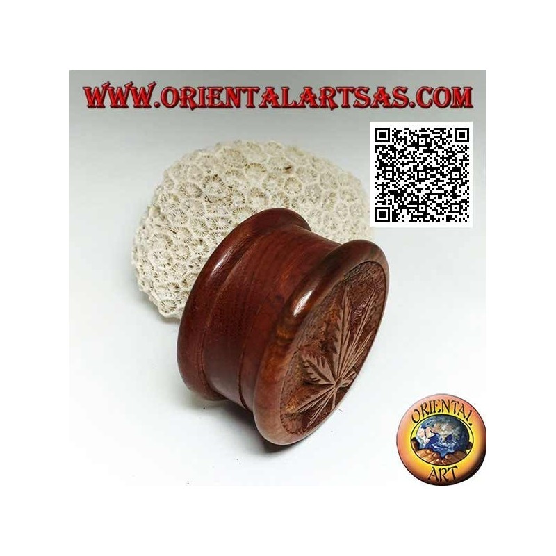Grinder tritatabacco in legno di mogano con foglia di cannabis intagliata, da 6,5 cm Ø