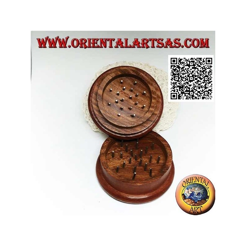 Grinder tritatabacco in legno di mogano con foglia di cannabis intagliata, da 6,5 cm Ø