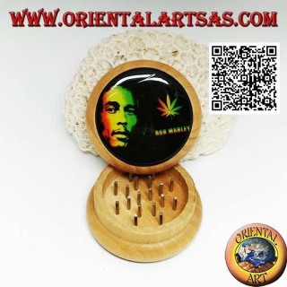 Tobacco grinder in pine wood with image of Bob Marley, 5 cm Ø (1)