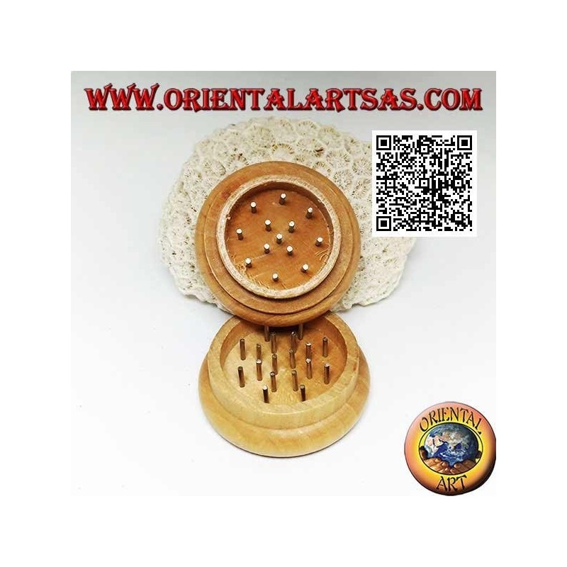 Tobacco grinder in pine wood with image of Bob Marley, 5 cm Ø (1)