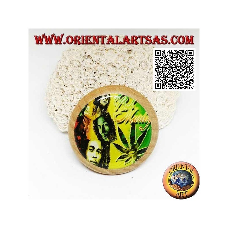 Tobacco grinder in pine wood with image of Bob Marley, 5 cm Ø (3)