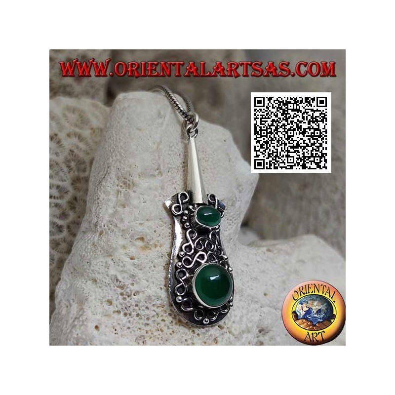 Colgante de plata en forma de guitarra con ágata verde redonda y ovalada y líneas infinitas en alto relieve