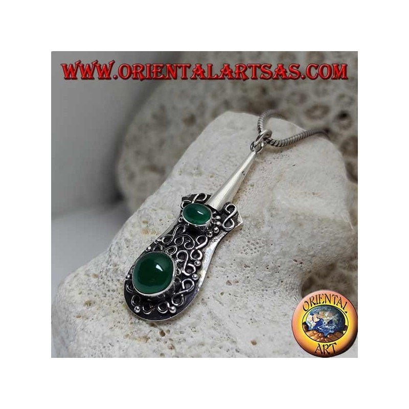 Colgante de plata en forma de guitarra con ágata verde redonda y ovalada y líneas infinitas en alto relieve