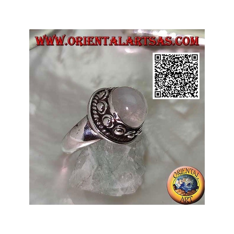 Bague en argent avec pierre de lune ronde entourée d'entrelacs et boule dans le beignet
