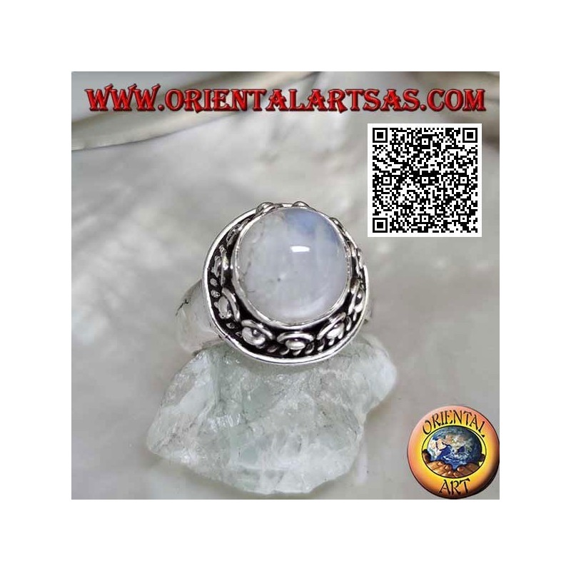 Bague en argent avec pierre de lune ronde entourée d'entrelacs et boule dans le beignet