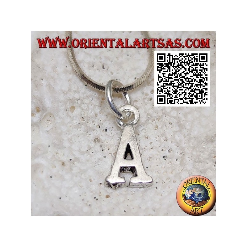 Colgante de plata, inicial mayúscula (muy pequeña)