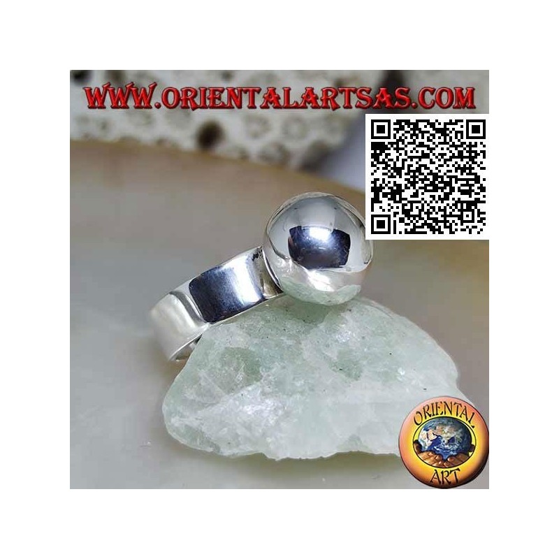 Anello in argento a fascia liscia con sfera grande liscia