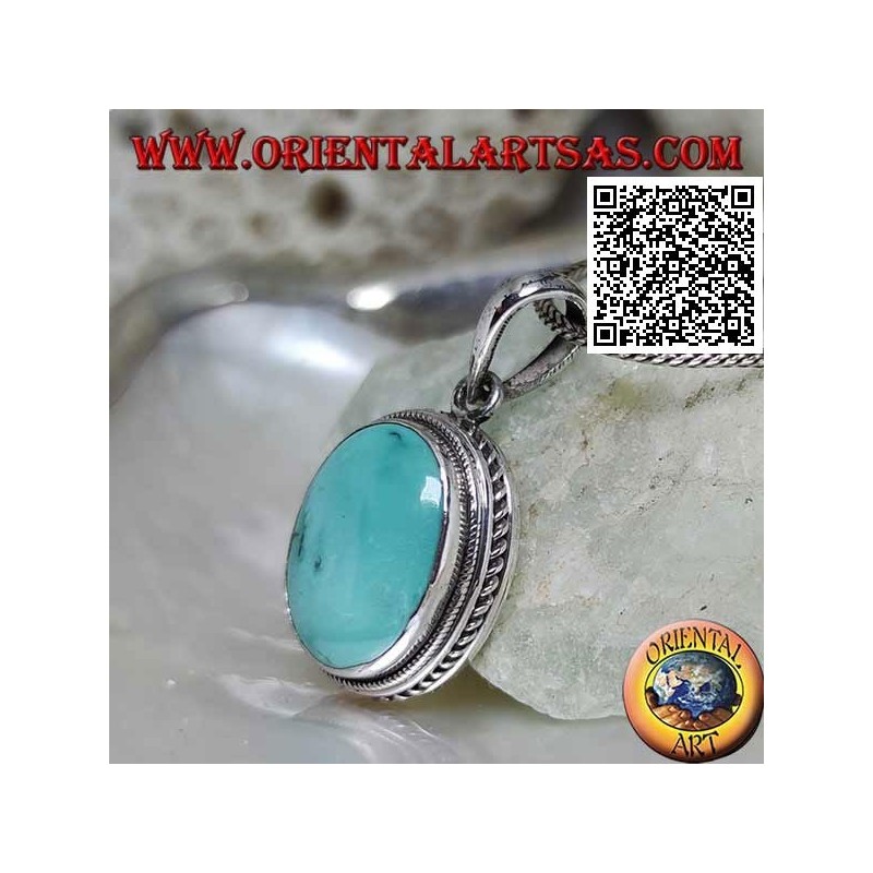 Colgante de plata con turquesa ovalada natural rodeada de entretejidos y línea helicoidal