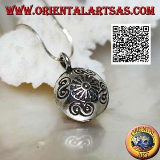 Silver "Chiama Angeli" pendant with flattened sphere with engraved decorations, Karen style