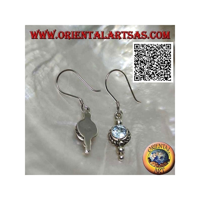 Boucles d'oreilles pendantes en argent avec aigue-marine ronde naturelle entourée d'un entrelacement de trois boules