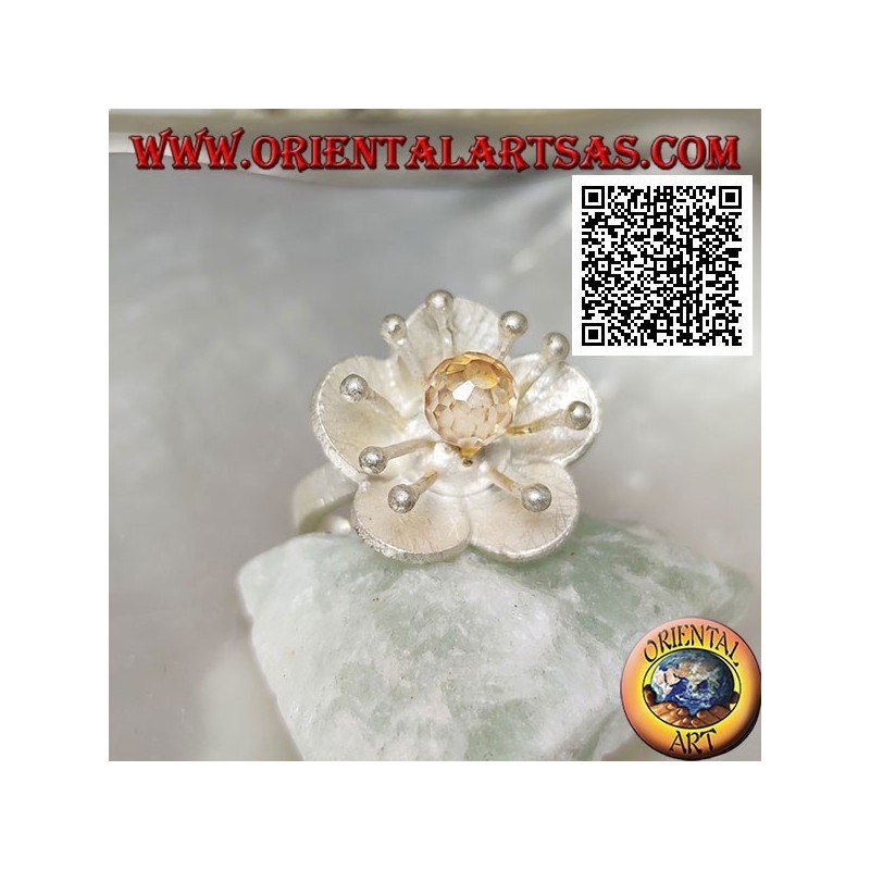 Bague en argent satiné en forme de fleur avec anémone de mer et zircon citrine central