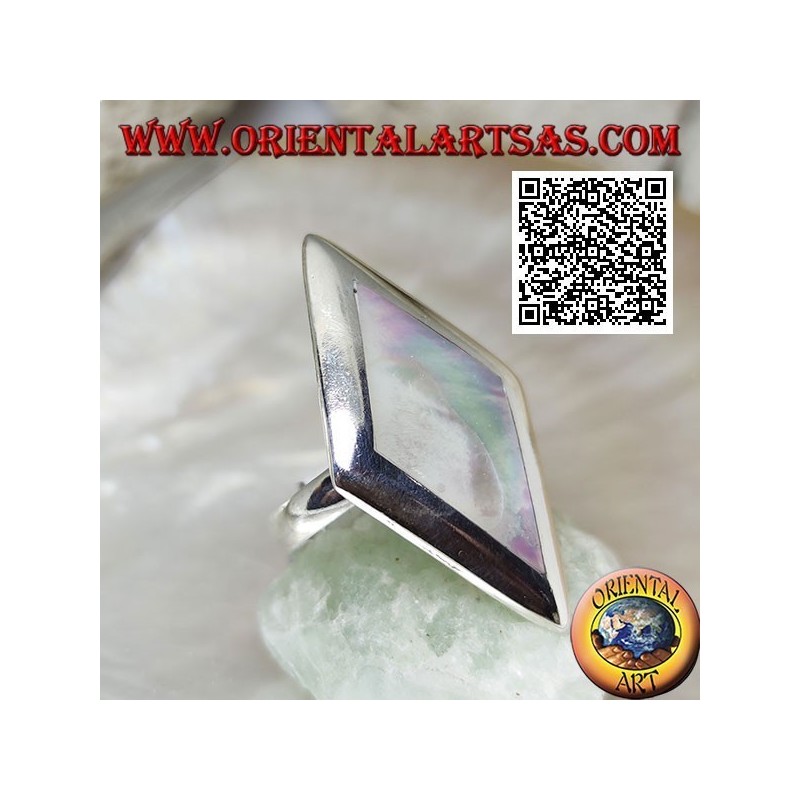 Rhomboidal silver ring with mother-of-pearl set on a smooth edge