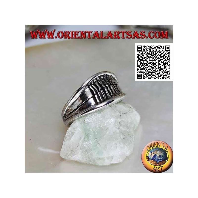 Anello in argento a fascia liscia crescente, "il morso"