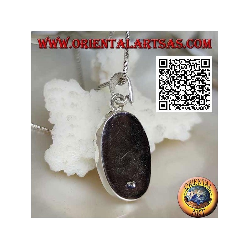 Colgante ovalado de plata con hélices de nácar multicolor