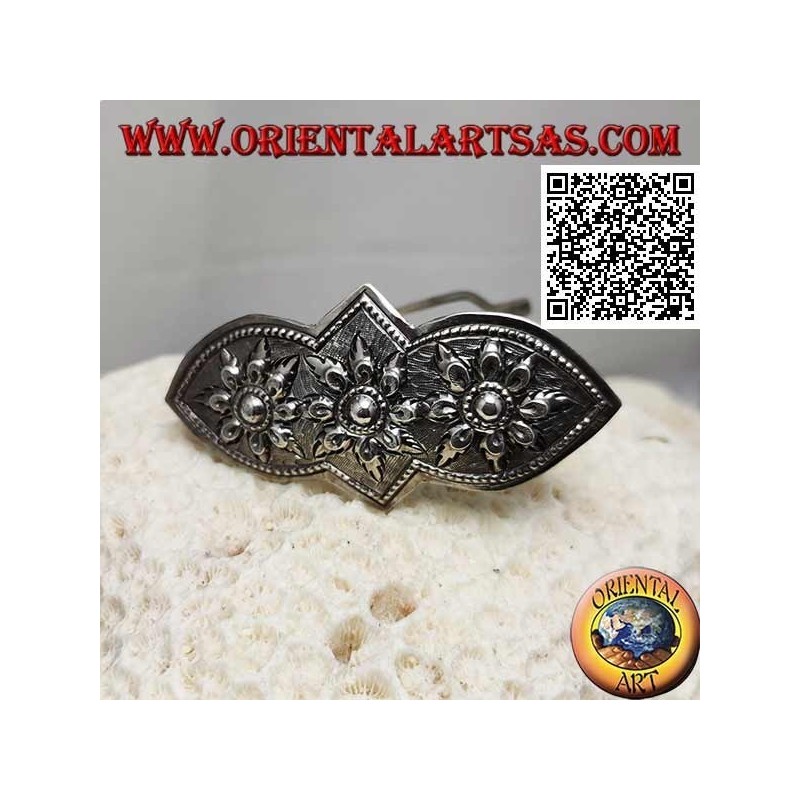 Three daisy chiseled silver hair clip with comb and snap closure (1 tip)