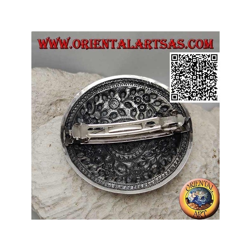 Fermacapelli in argento scudo cesellato a decorazione floreale con fiore centrale (chiusura a clip in metallo)