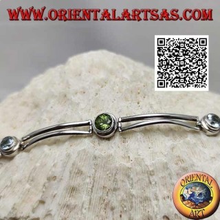 Bracelet en argent semi-rigide lisse avec péridot entre deux aigues-marines rondes