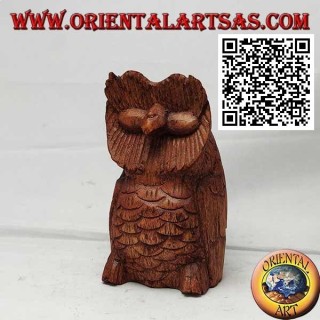 Sculpture of the wise seated owl in 13 cm suar wood