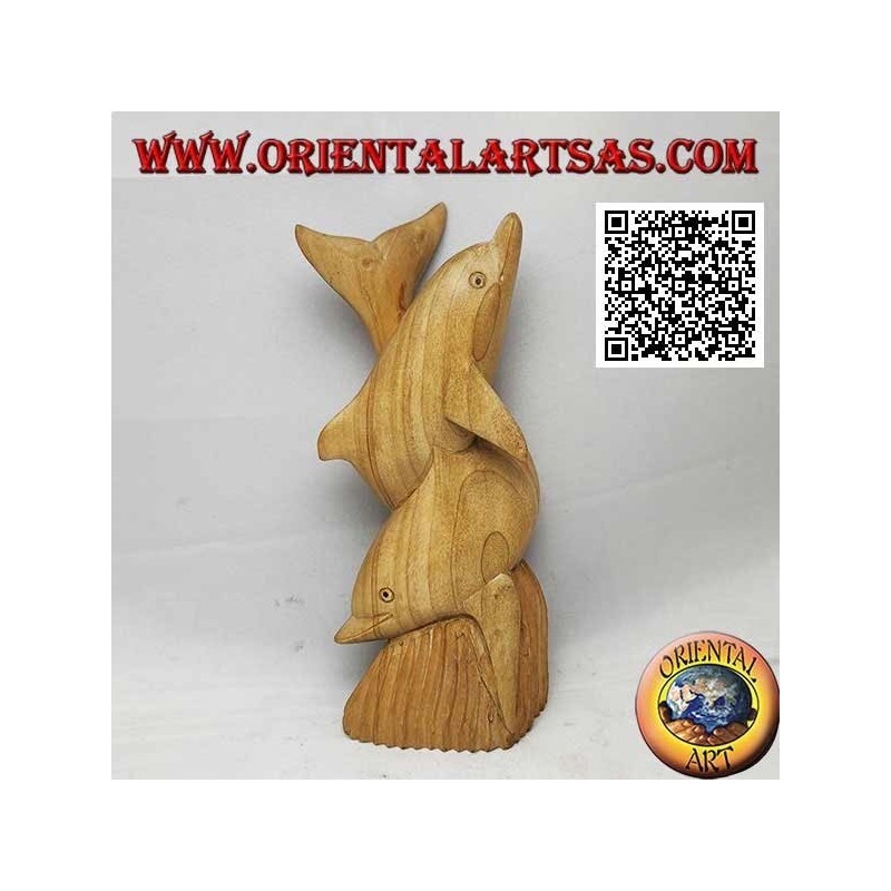Escultura de una pareja de delfines retorcidos sobre un arrecife de madera de hibisco de 19 cm