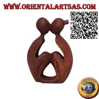 Scultura del bacio di una coppia in ginocchio in legno di suar da 10 cm
