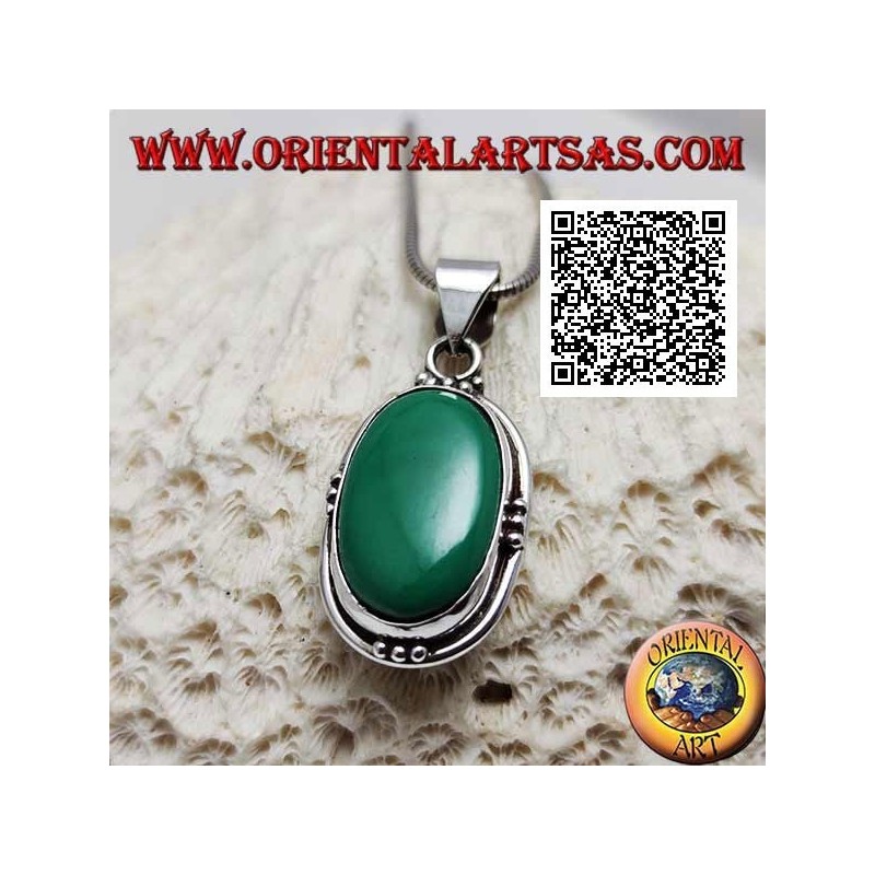 Ciondolo in argento con malachite ovale naturale su montatura liscia con tris di palline sui quattro punti cardinali