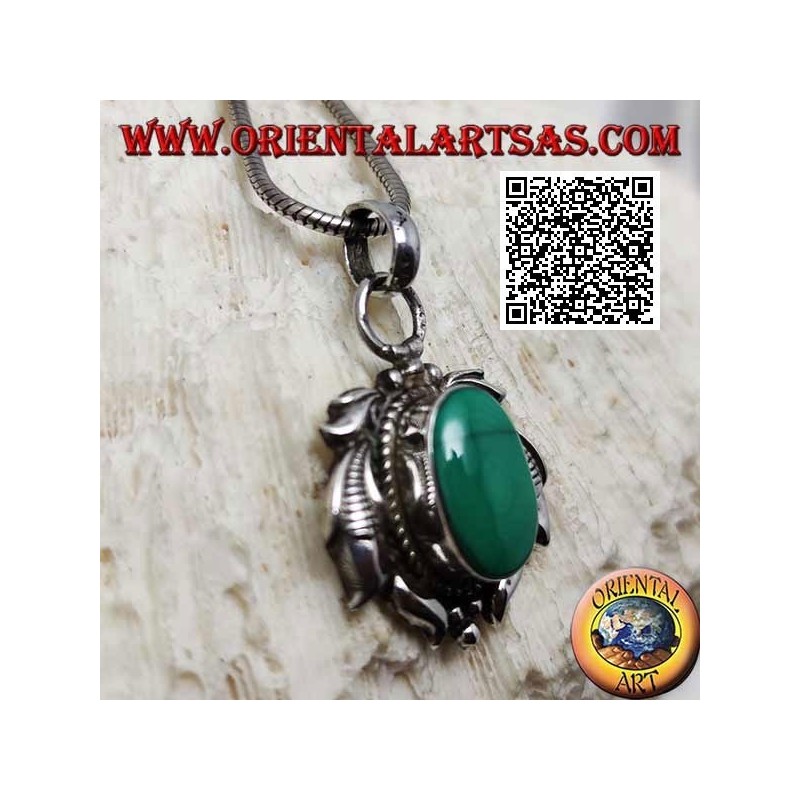 Colgante de plata con malaquita ovalada natural rodeada de hojas grabadas