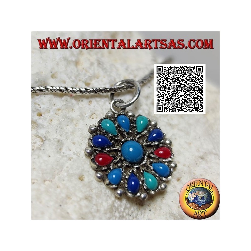 Pendentif en argent avec fleur turquoise de différentes nuances et coraux, central rond et pétales de larme