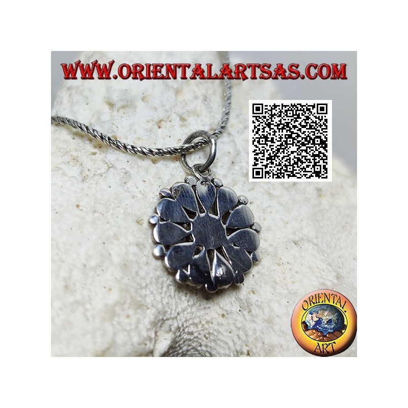 Colgante de plata con flor turquesa de varias tonalidades y corales, pétalos redondos centrales y lágrima