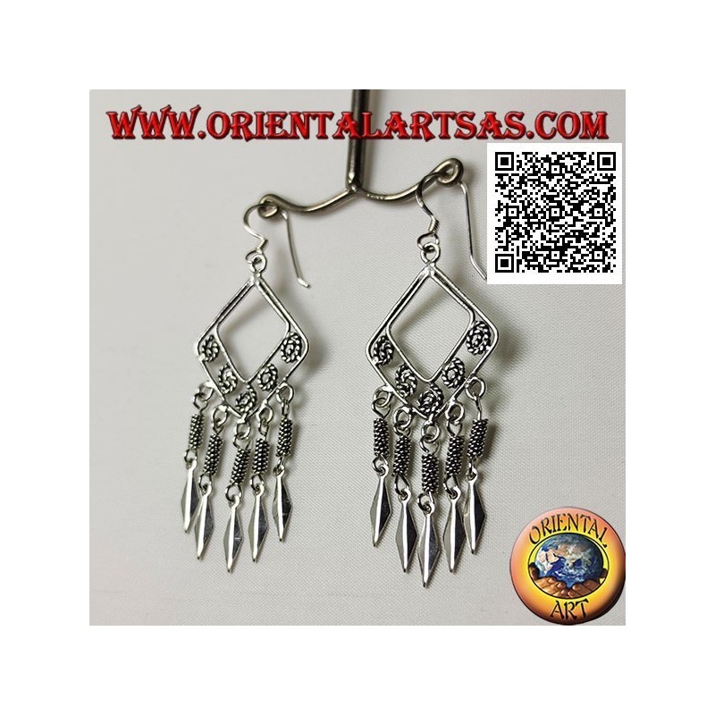 Boucles d'oreilles en argent avec des brins de losange avec des spirales suspendues et des pointes de lance