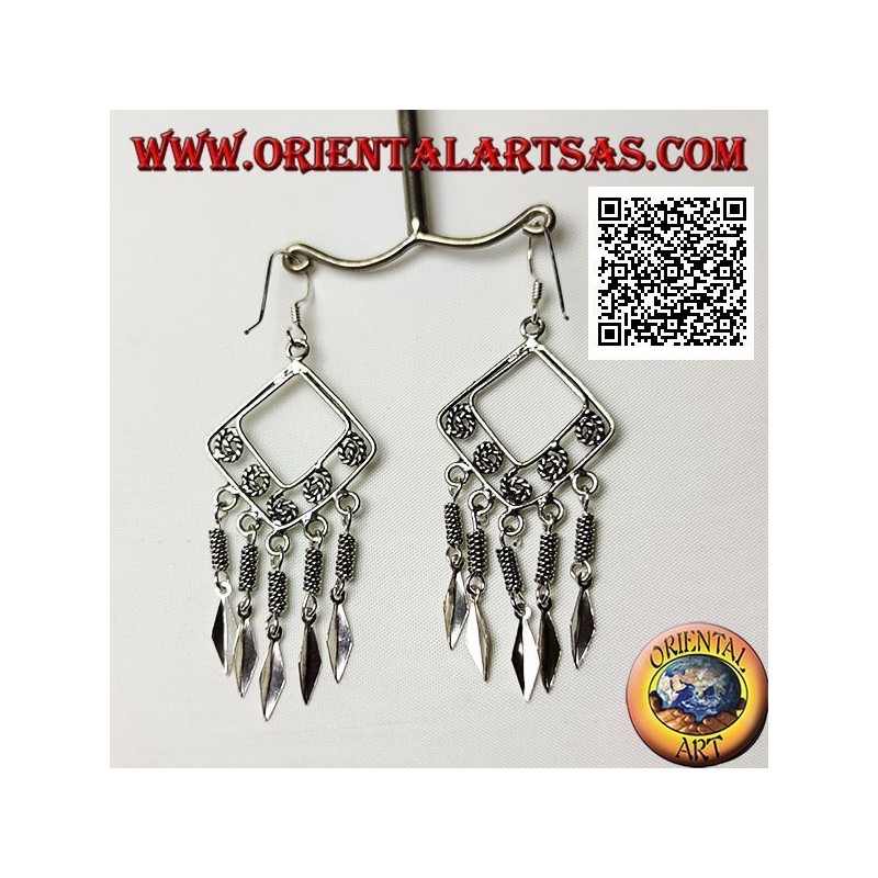 Boucles d'oreilles en argent avec des brins de losange avec des spirales suspendues et des pointes de lance